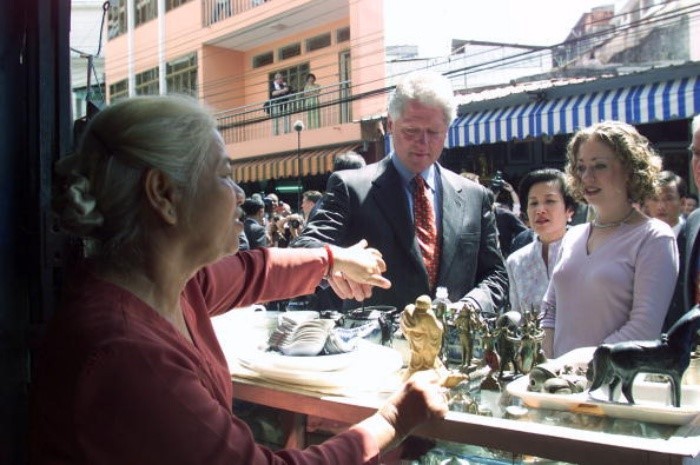 Tong thong Bill Clinton va chuyen tham lich su nam 2000-Hinh-7